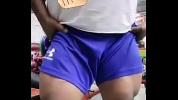 Musculoso Fitness Muestra Su Verga Despues De Ejercitarse