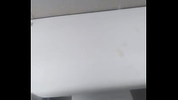 Chaqueta En El El Baño Del Oxxo