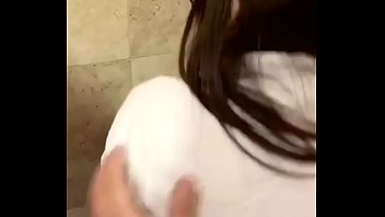 Sexo Publico!! Se Cogen A Colegiala Mexicana En El Ba_o De Hombres De Un Centro Comercial En Cdmx