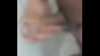 Punheta Antes Do Banho - masturbate, banho, punheta, soloboy - Video 2598906