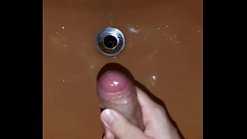 Brincando Escondido Da Familia No Banheiro