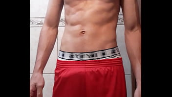 Novinho Se Vestindo Depois Do Banho