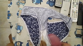 Corrida En Bragas De Mi Mujer 126