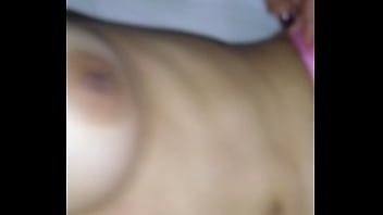 Mi Prima Me Visita Para Hecerme Sentir Bien, El Vídeo Lo Hago Con Condón Para Que Mi Esposa No Se Enoje