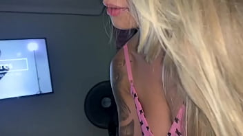 Branquinha Toda Rosinha Chupando O Moreno