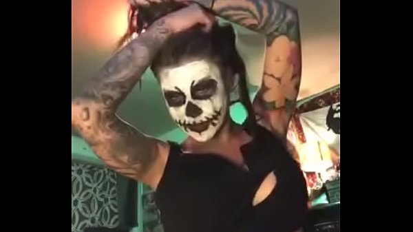 Felicity Feline Dancing To Korn