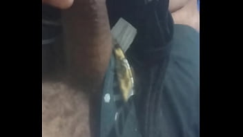 Big Mike Se Masturbando E Apresentando Seu P_nis Ao Público