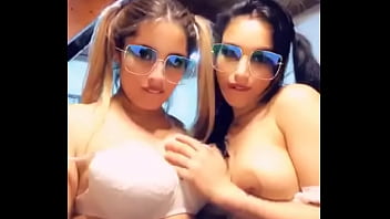 Dos Putitas Juguetonas