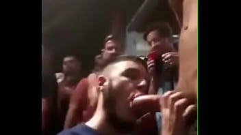 Chupada A Un Vergon En Fiesta Frente A Todos