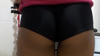 A Moreninha Casada - Fazendo Jantar De Shortinho, Enquanto O Sogro Estava Na Sala (v_deo Perdido Que Encontrei Por A_).