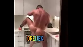 Gay, Pai-e-filho - Gay - 2025 - Passionate - Scene - Video 2527375