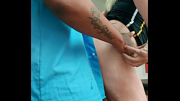 Vigilante Me Seduziu Quando Eu Passava Na Calçada E Me Levou No Galpão Vaziu Pra Fuder Meu Rabo! Negão Adora Fuder Travesti No Horário De Trabalho!!!