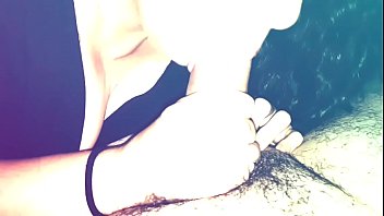 El Esposo D. Y Le Ofrece Una Rica Mamada Al Invitado