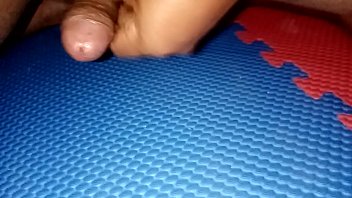 Joven Se Masturba Solo Para Ti