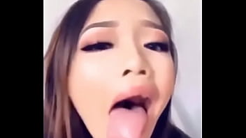 Asian Webcamer Big Mouth