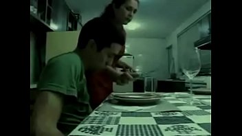 Madre E Figlio Scopano