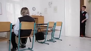 Colega Pega O Amigo Batendo Punheta