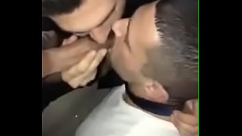 Dois Machos Mamando Uma Rola - #rolavanowhats