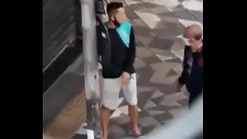 Ofrece Su Enorme Polla