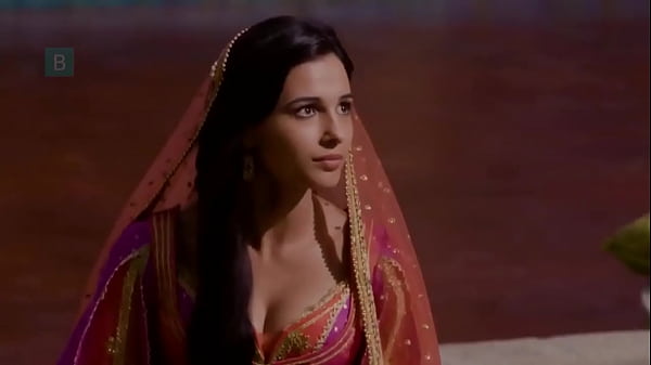 Naomi Scott Sexy