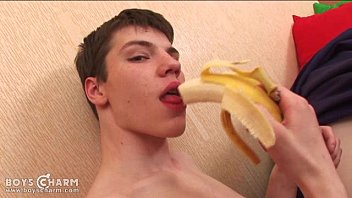 Twink Teaser Peels A Banana And Beats His Meat