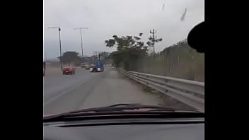 Enseñando Las Nalgas En La Via Publica