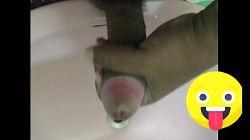 Aquela Punheta Com Gozada Na Pia Do Banheiro