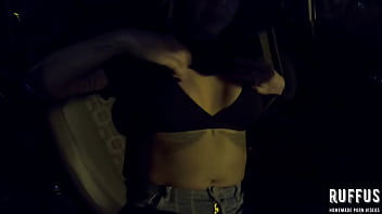 Vadia Casada Brincando Em Público E Recebe Gozada - Ana Rothbard - Video Completo No Red