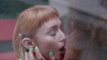 Giovana Bombom Em Um Menage L_sbico Quente Com Duas Gostosas Tatuadas