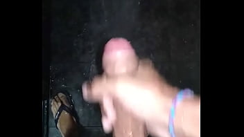 Batendo E Gozando No Banho