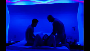 Primer Trío Hmh - sucking, handjob, homemade, wife, threesome, deepthroat, masturbation, horny, trio, cam, couple, rea - Video 2491654