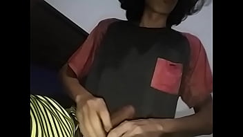 Tocando Uma Escondida No Quarto Da Sogra, Enquanto Ela Estava Na Cozinha