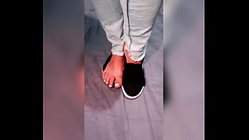 Pezinho Lindo Da Minha Amiga Com Chulé Vendo Pack No Chat #feet