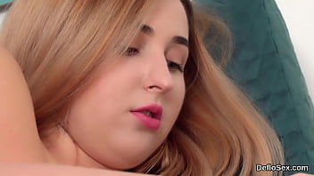 Unmistakable Kitten Pleases Pink Fuckbox Until She Is Getting Off