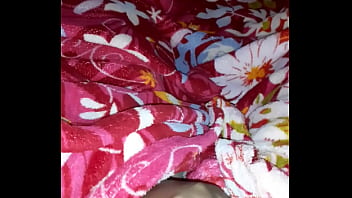 Tomando Leitinho E Assistindo Netflix