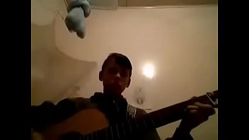 Menino Cheio De Tes_o Canta Musica Para Sua Morena