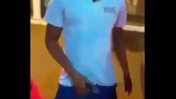 Loira Gostosa Faz Caridade Na Rua