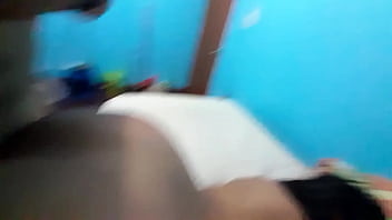 La Confundo Con Su Amiga