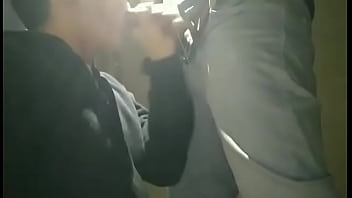 _tudiant De Paris Suce Un Inconnu Pour Du Cash Pour Le Loyer