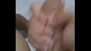 Batendo Punheta Com Fimose - punheta, soloboy, novinho, fimose - Video 2487819