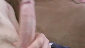 Joven Excitado Mostrando Su Deliciosa Verga De 20cm