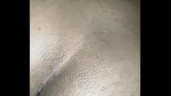 Comendo E Leitando A Novinha