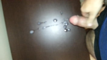 Punheta Com Bela Gozada