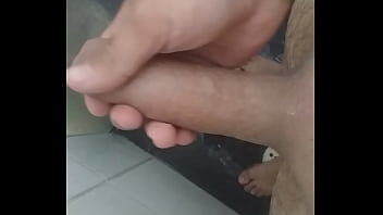 Felipe Nogueira Na Punheta No Banho