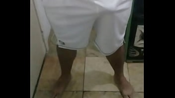 Dotado De Pau Duro Na Bermuda