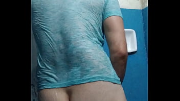 Banho Gostoso E Relaxante Alisando O Pauzão