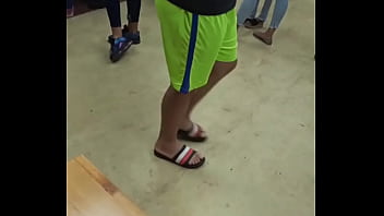 Big Bulge In Icecream Shop (bulto En Heladeria)