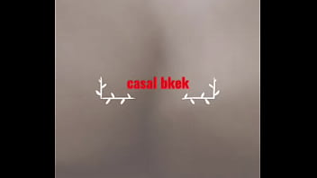 Esposa Sentando No Comedor.