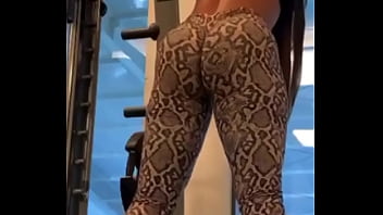 Gostosa, Spandex, Legging, Academia, Treinando, Abrindo-a-bunda, Marcando-a-buceta - Unknown - 2025 - Intense - Session - Video 2476642