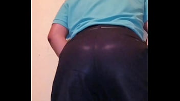 Joven Nalgon Con Pantalón De Vestir Parte 1